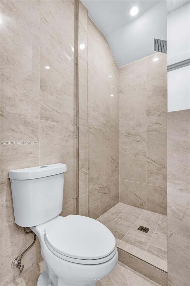 Building Photo - 2887 SW 33rd Ave