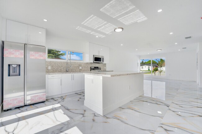 Building Photo - 16315 SW 107th Ave