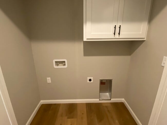 Building Photo - 207 E 3rd St