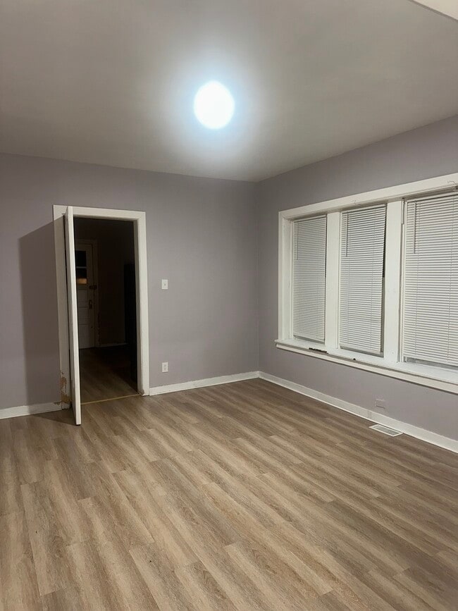 Building Photo - 8017 S St Lawrence Ave