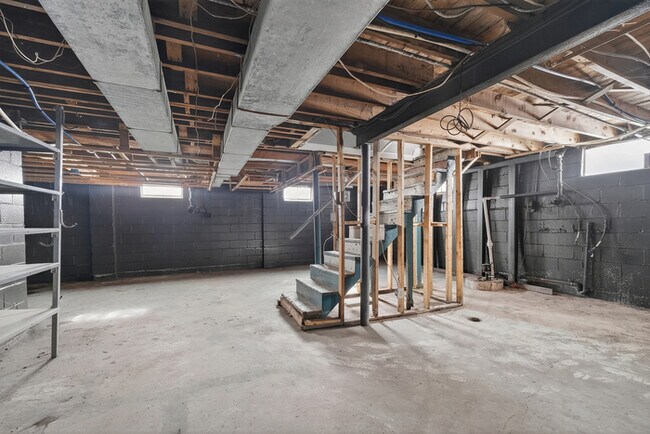 Building Photo - Updated 3-bed Home By Wes Montgomery Park