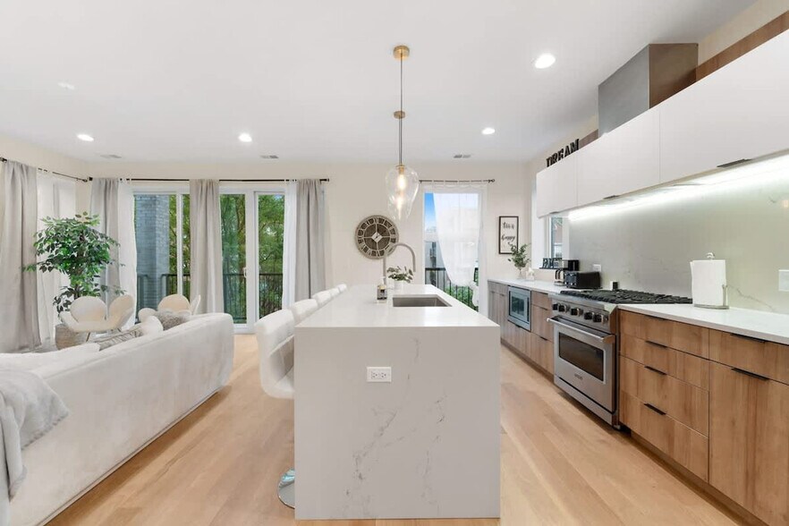 Building Photo - 2110 W Washington Blvd