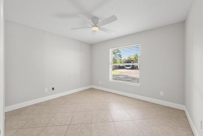 Building Photo - 12904 159th Ct N