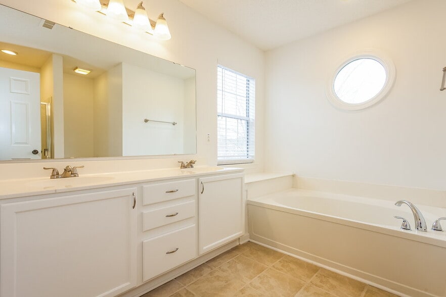 Building Photo - 7023 Passeres Ct