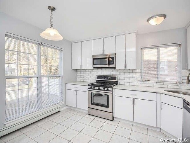 Building Photo - 62 A Linwood Rd N