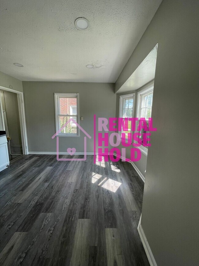 Building Photo - ~3 BEDROOM | 1 BATH | FREE PRE SCREEN