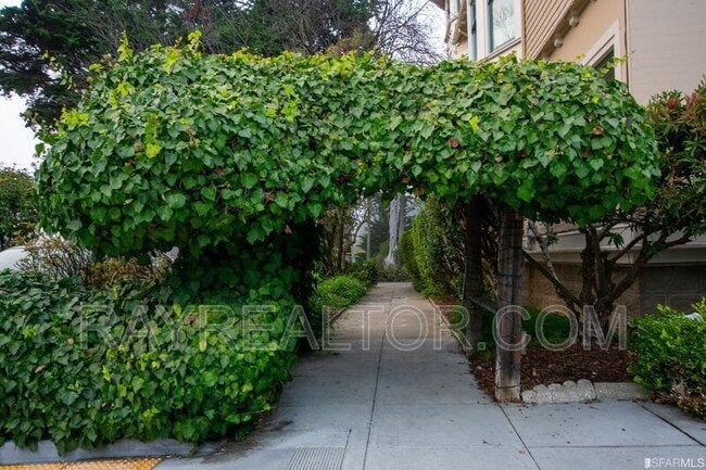 Building Photo - 4927 California St