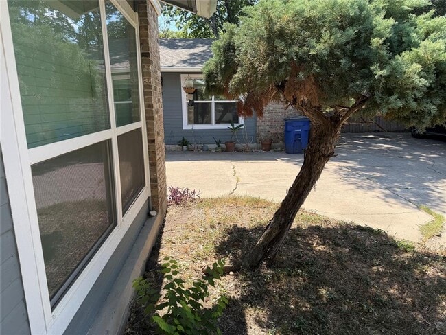 Building Photo - 5808 Cherry Park