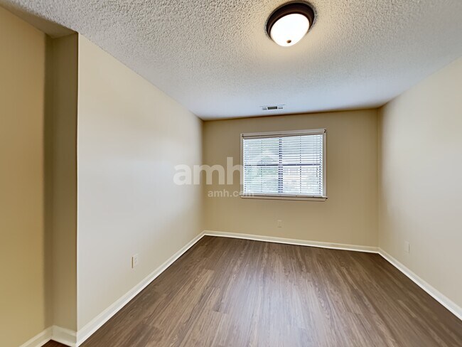 Building Photo - 6771 Oakmoor Cir S