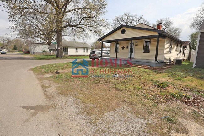 Building Photo - Two Bedroom House | Move In Ready!