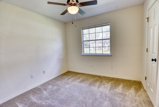 Building Photo - Large family home in the Magnolia Bayou Su...