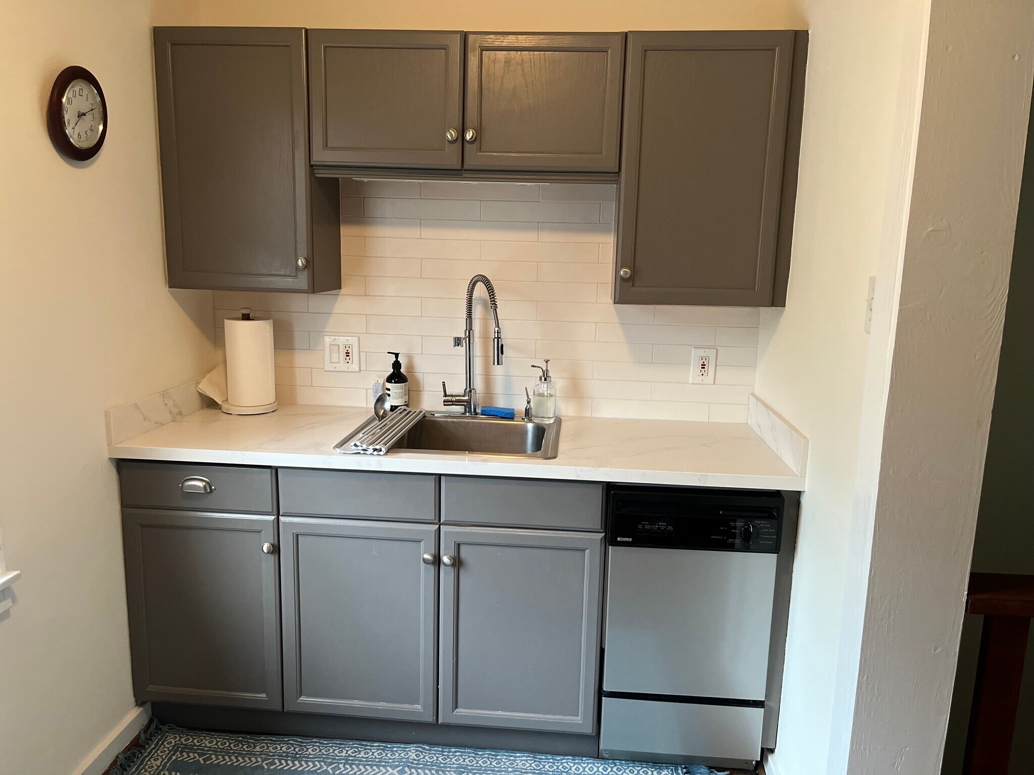 Kitchen - 1023 W Gardner St