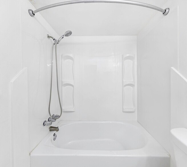 Building Photo - 621 99th Ave N