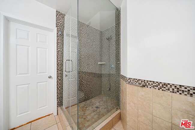 Building Photo - 112 S Detroit St