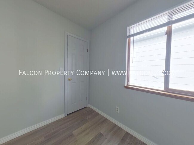 Building Photo - 5982 Corinth Dr