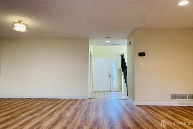 Building Photo - 81 Park Gate Dr