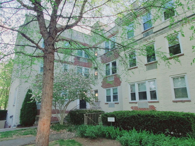 Building Photo - 104 Woodside Green