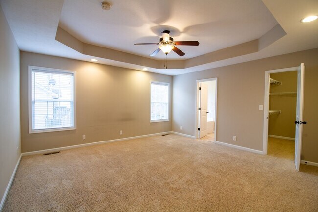 Building Photo - Fresh and Clean 3/2 with BONUS room and fenced yard.  Go.