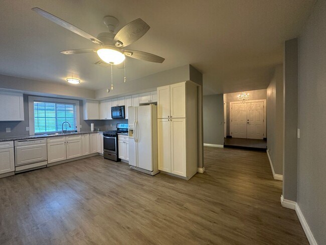 Building Photo - 3 Bedroom home with pool and RV parking