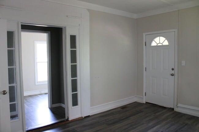Building Photo - 413 Grace St S