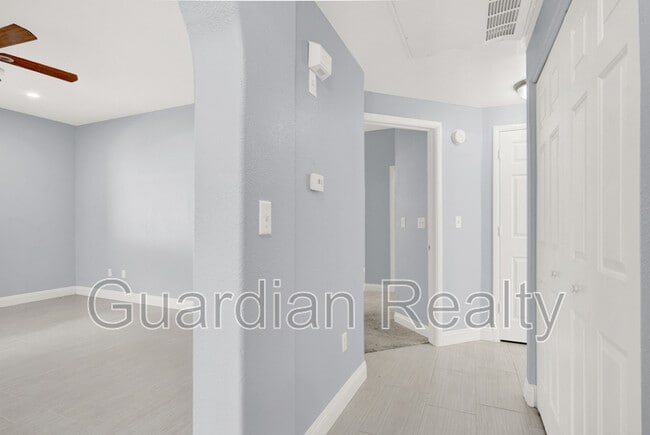 Building Photo - 401 Pine Haven St