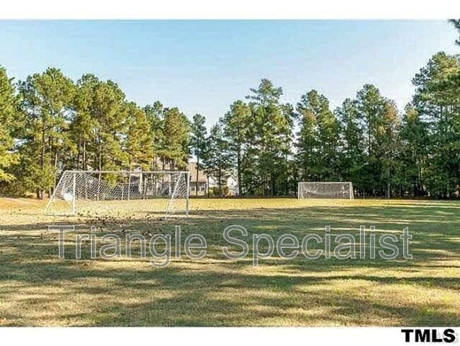 Building Photo - 8549 Quarton Dr