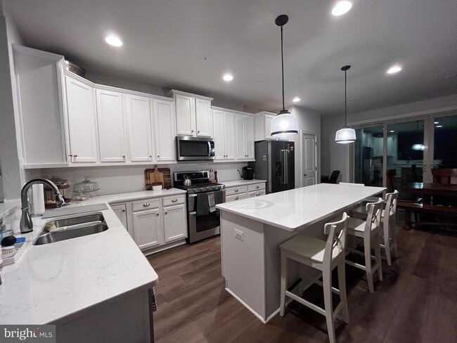 Building Photo - 8729 Shady Pines Dr