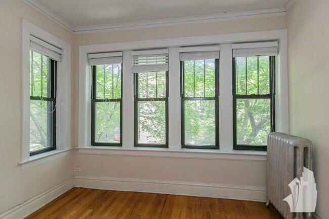 Primary Photo - 2 bedroom in Chicago IL 60625