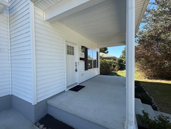Building Photo - Like New Norfolk Single Family Home