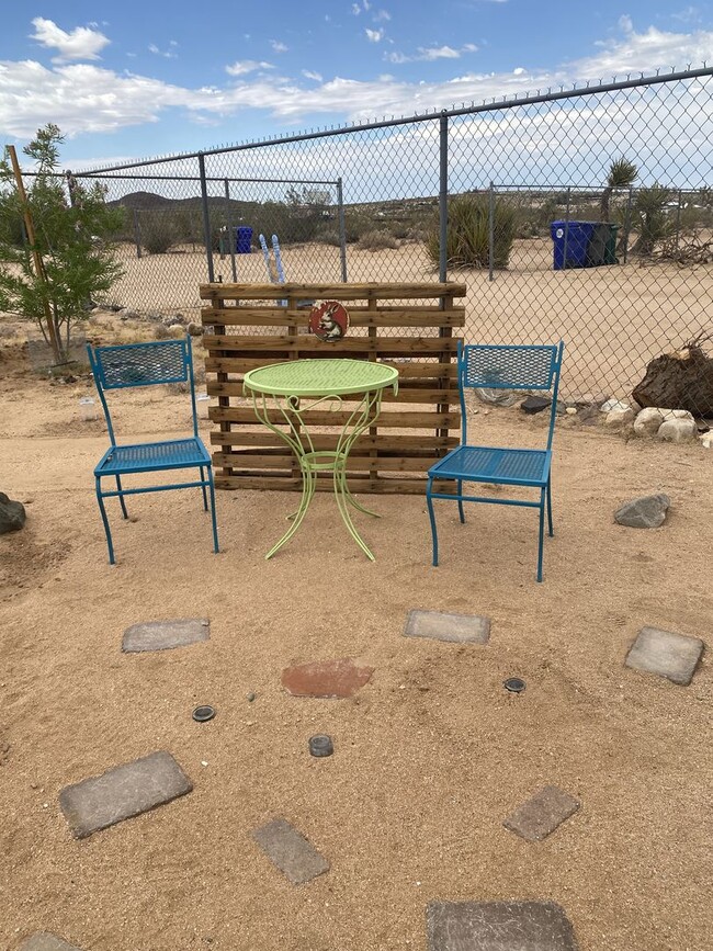 Building Photo - Furnished 2BR Joshua Tree Retreat | Ideal for 3–6 Month Stay |