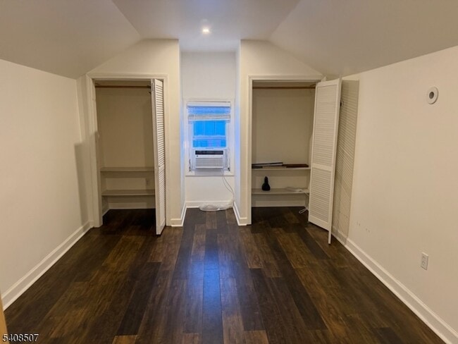 Building Photo - 11 Pine St