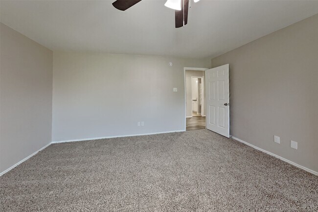 Building Photo - 15610 Manorford Ct