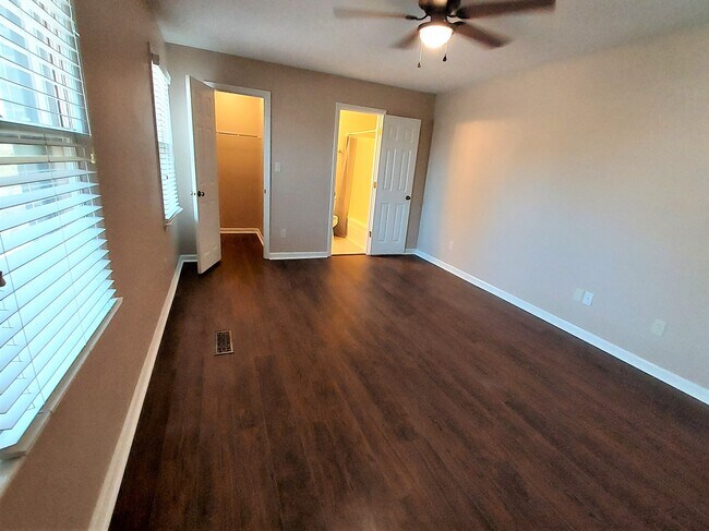 Building Photo - 11531 Jade Ln SE