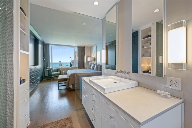 Building Photo - 1000 N Lake Shore Dr