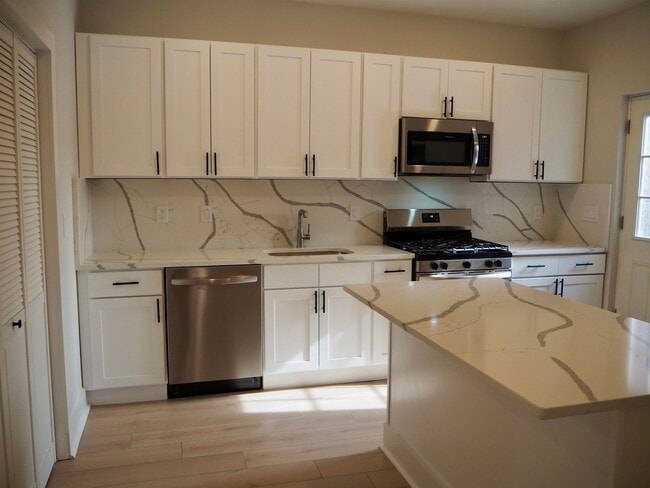 Building Photo - 1205 Hillside Pl