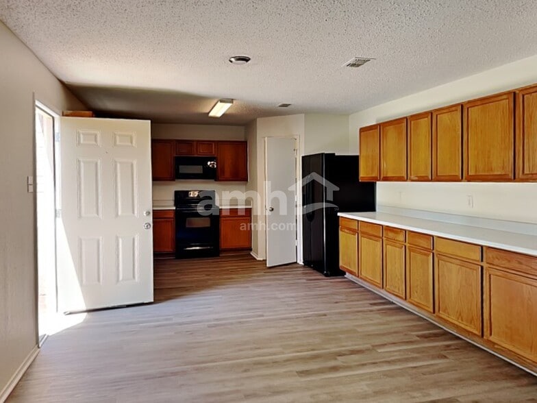 Building Photo - 5500 Costa Mesa Dr
