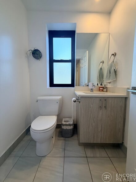 Building Photo - 16 Aberdeen St