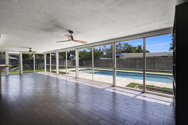 Building Photo - 800 SW 12th Ave