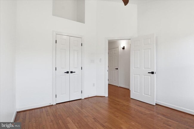 Building Photo - 4550 Fair Valley Dr