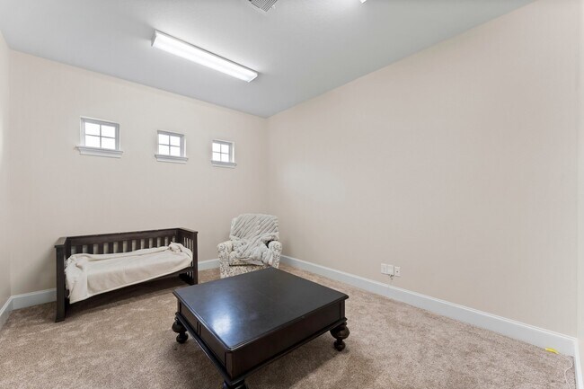 Building Photo - 5006 Newport Ct