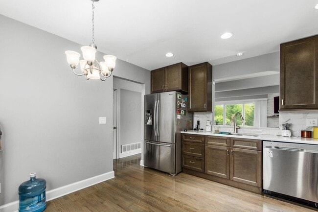 Building Photo - 6930 Avery Rd