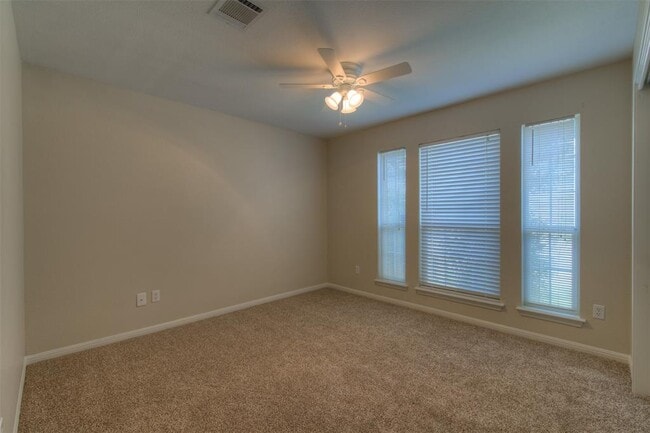 Building Photo - 290 Middle Creek Dr