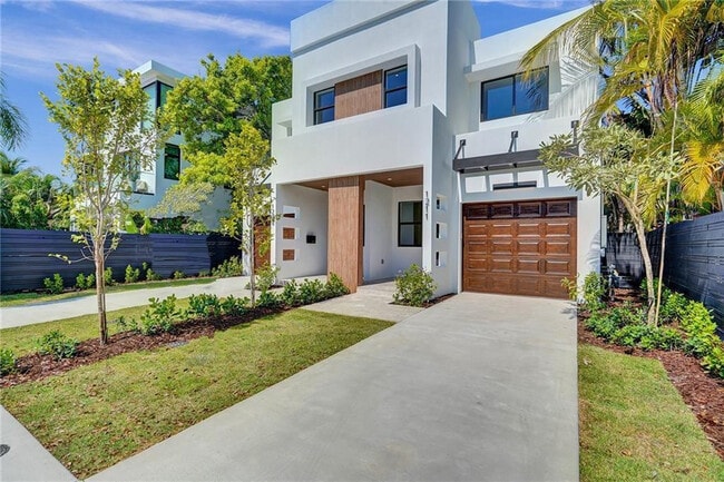 Building Photo - 1211 SE 1st St