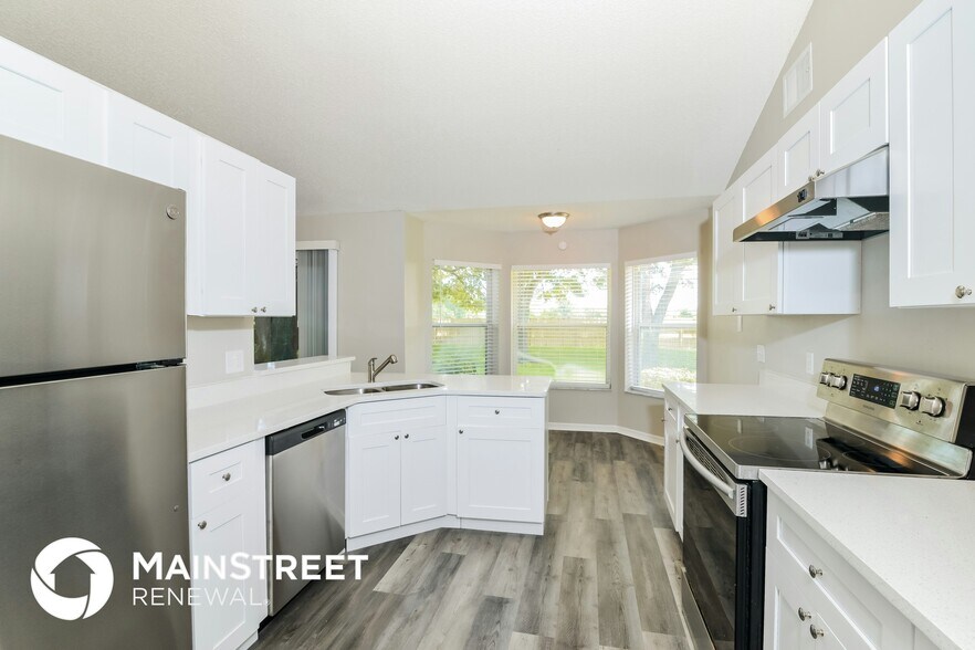 Building Photo - 2613 Waterview Dr