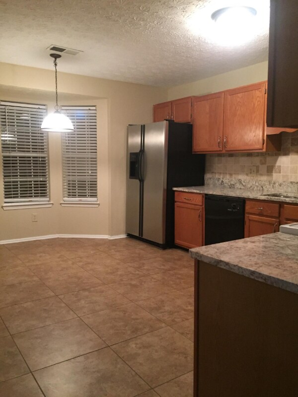 Building Photo - 3811 Meadow Green Ct