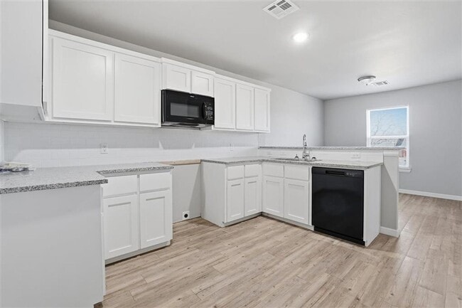 Building Photo - Brand New Near Downtown Cache – 15 Min to Fort Sill. 50% off First Full Month's Rent