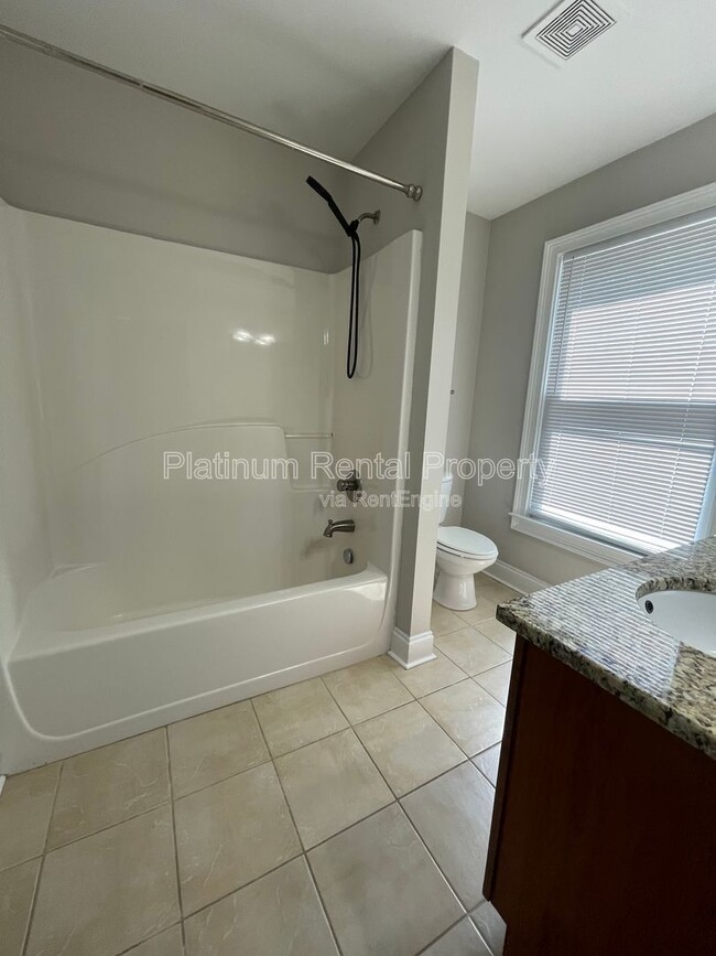 Building Photo - 750 Terry St SE