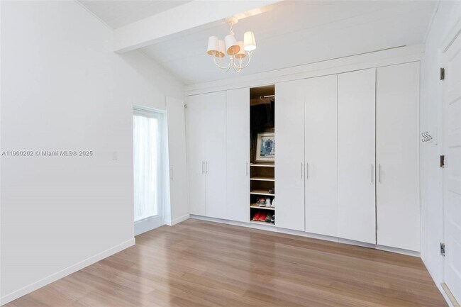 Building Photo - 4920 SW 76th St