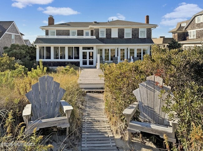 Building Photo - 985 East Ave