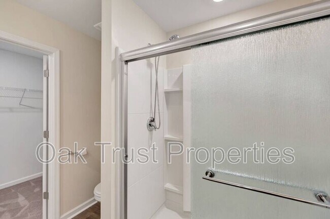 Building Photo - 703 Hilchot Dr